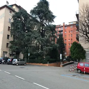 Tra Le Torri - Ampia Stanza Privata In Con Bagno Privato Accessibile Da Corridoio Bologna